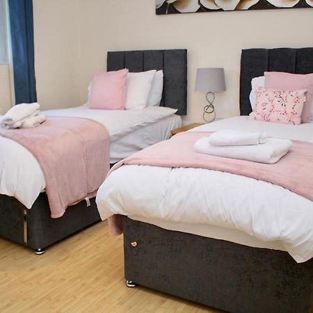 Contractor'S Haven- 4-Bedroom House With Free Parking, Super Fast Wifi, Fran Properties In Aylesbury, Pets Are Welcome! アリスバーリー エクステリア 写真