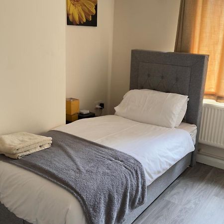 Contractor'S Haven- 4-Bedroom House With Free Parking, Super Fast Wifi, Fran Properties In Aylesbury, Pets Are Welcome! アリスバーリー エクステリア 写真