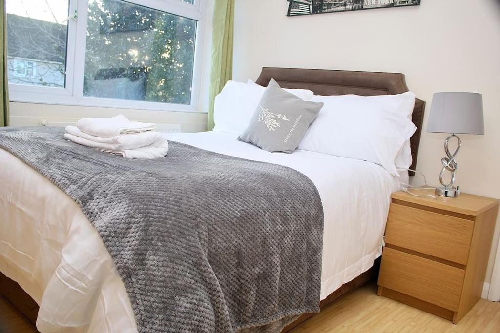 Contractor'S Haven- 4-Bedroom House With Free Parking, Super Fast Wifi, Fran Properties In Aylesbury, Pets Are Welcome! アリスバーリー エクステリア 写真