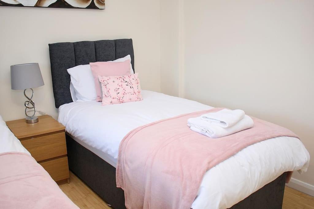 Contractor'S Haven- 4-Bedroom House With Free Parking, Super Fast Wifi, Fran Properties In Aylesbury, Pets Are Welcome! アリスバーリー エクステリア 写真