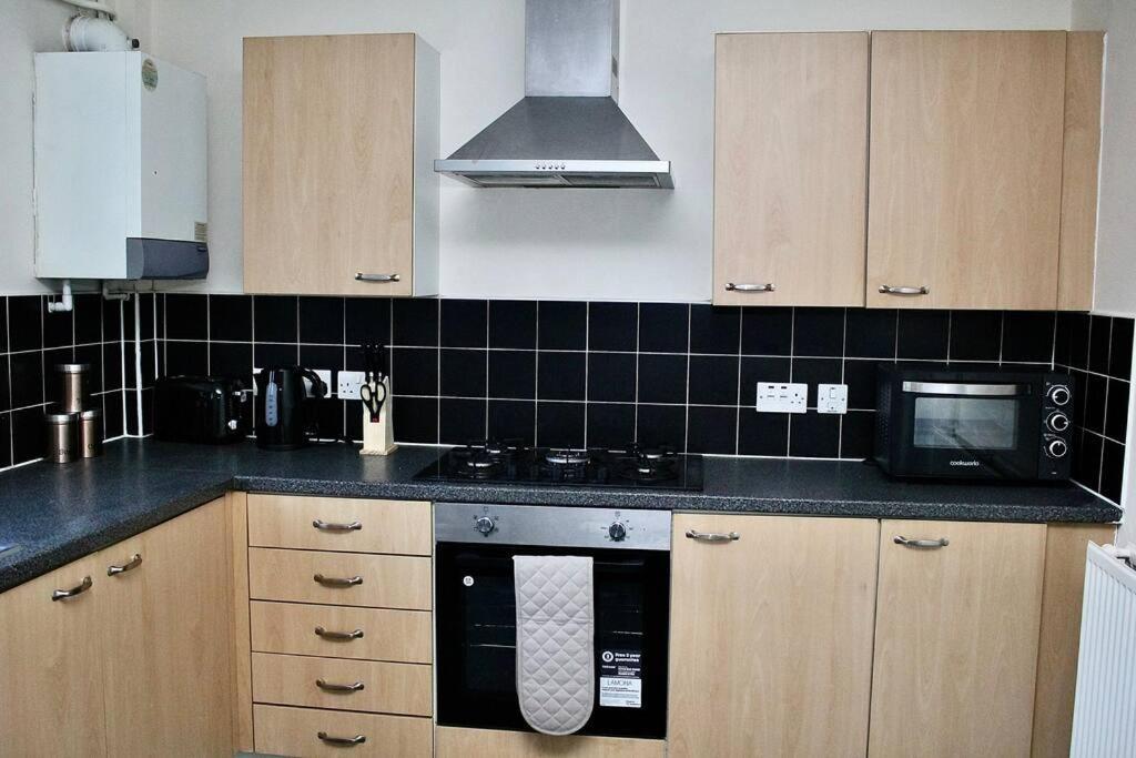 Contractor'S Haven- 4-Bedroom House With Free Parking, Super Fast Wifi, Fran Properties In Aylesbury, Pets Are Welcome! アリスバーリー エクステリア 写真