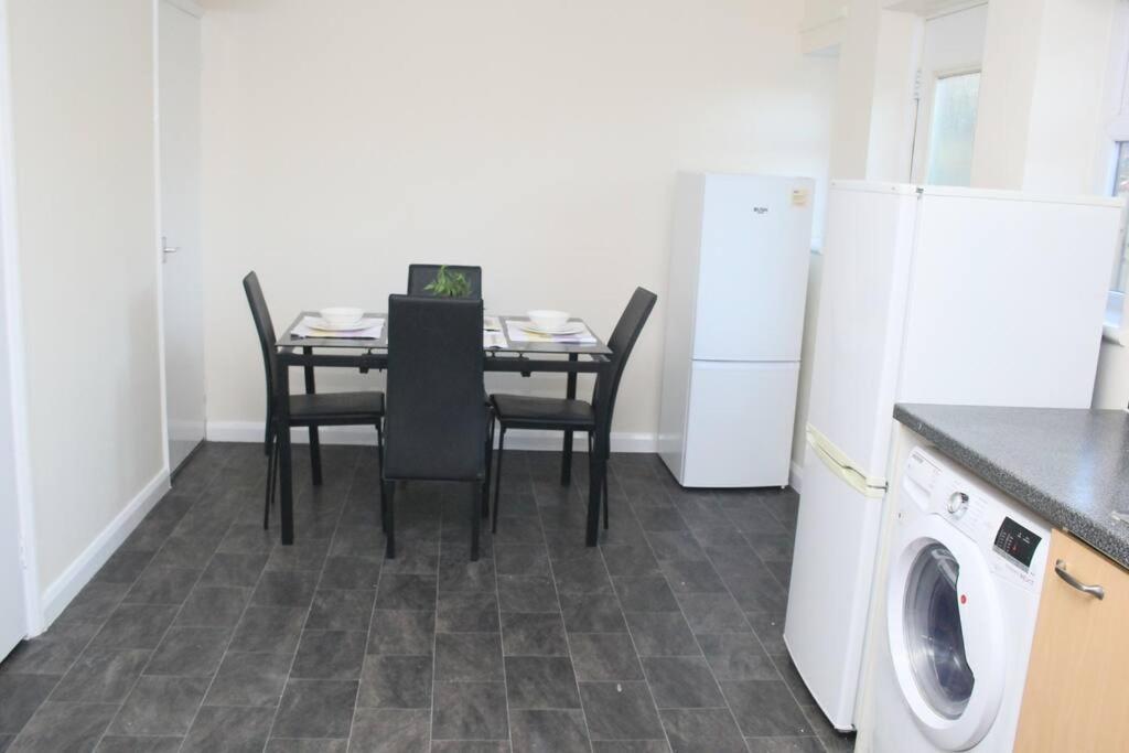 Contractor'S Haven- 4-Bedroom House With Free Parking, Super Fast Wifi, Fran Properties In Aylesbury, Pets Are Welcome! アリスバーリー エクステリア 写真