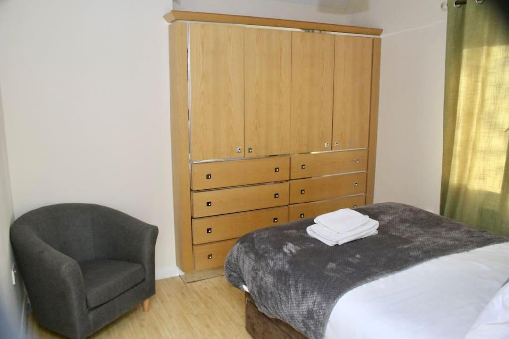 Contractor'S Haven- 4-Bedroom House With Free Parking, Super Fast Wifi, Fran Properties In Aylesbury, Pets Are Welcome! アリスバーリー エクステリア 写真
