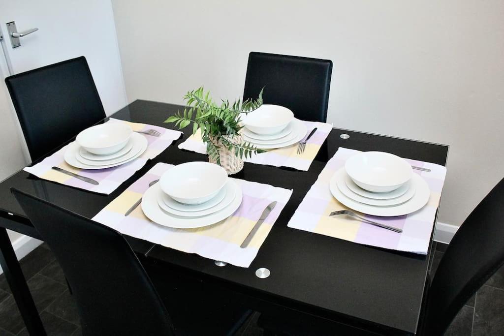 Contractor'S Haven- 4-Bedroom House With Free Parking, Super Fast Wifi, Fran Properties In Aylesbury, Pets Are Welcome! アリスバーリー エクステリア 写真