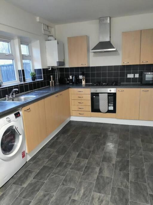Contractor'S Haven- 4-Bedroom House With Free Parking, Super Fast Wifi, Fran Properties In Aylesbury, Pets Are Welcome! アリスバーリー エクステリア 写真